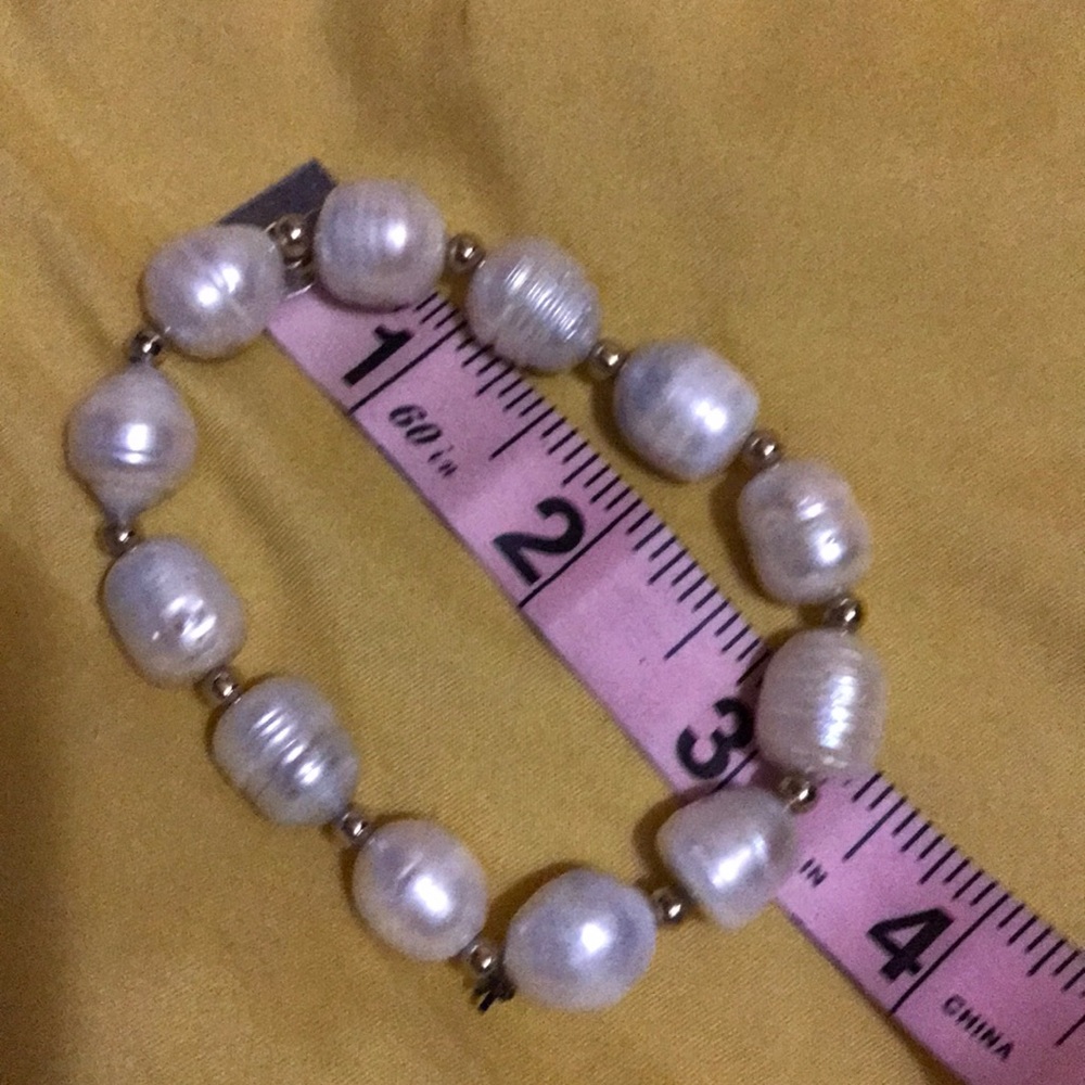 🤩Jumbo freshwater  pearl with gold tone beads.🔥